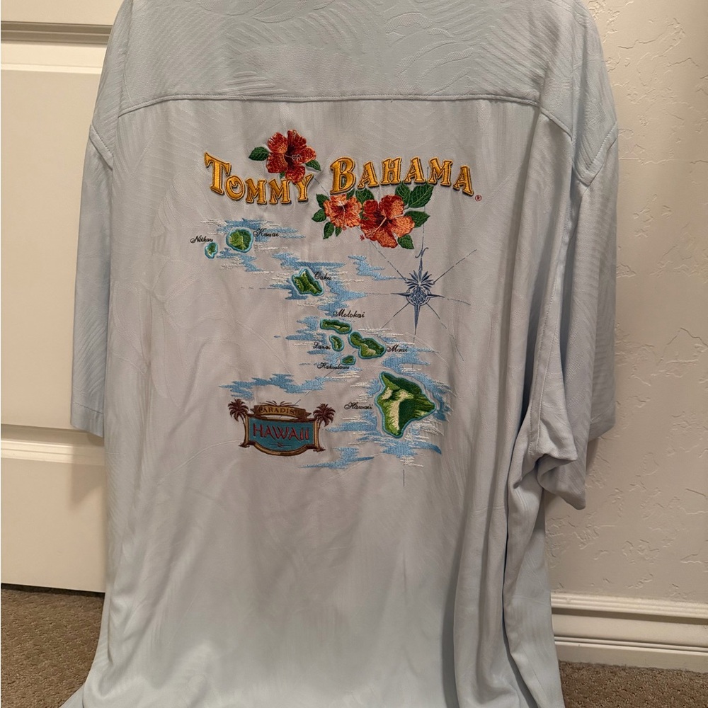 Tommy Bahama light blue button down men’s camp shirt